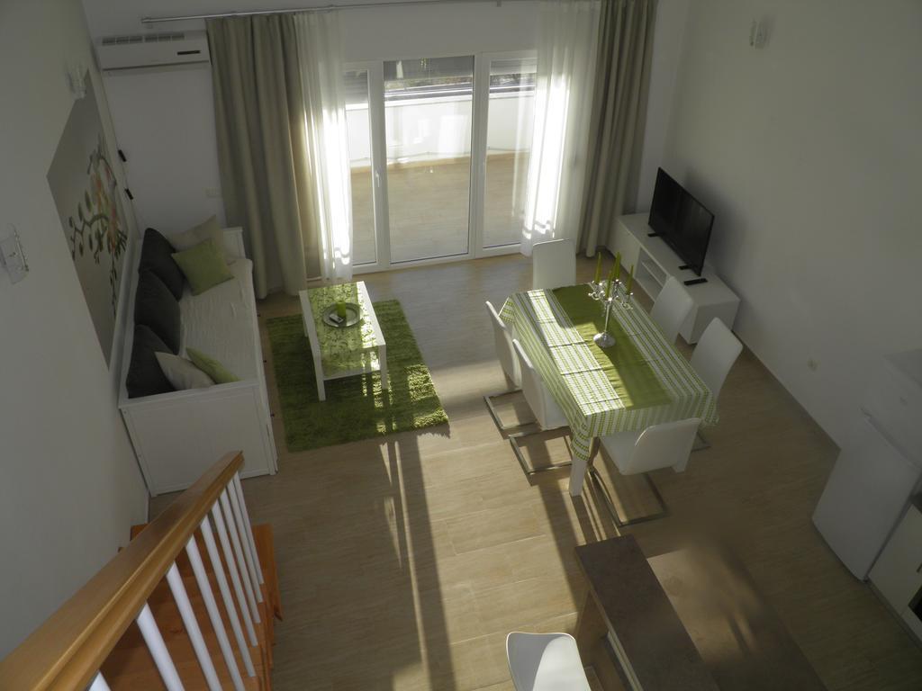 Apartments Perla Dinjiska Bagian luar foto