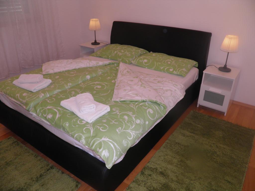 Apartments Perla Dinjiska Bagian luar foto