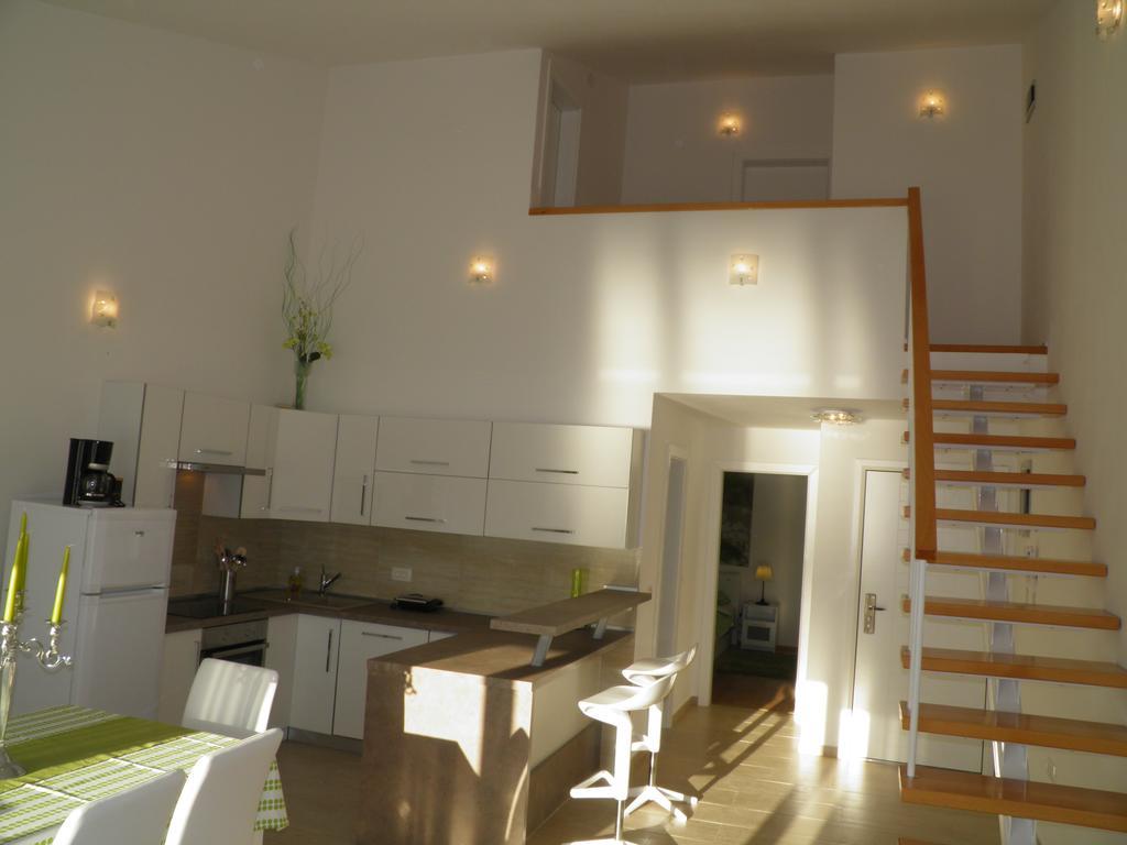 Apartments Perla Dinjiska Bagian luar foto