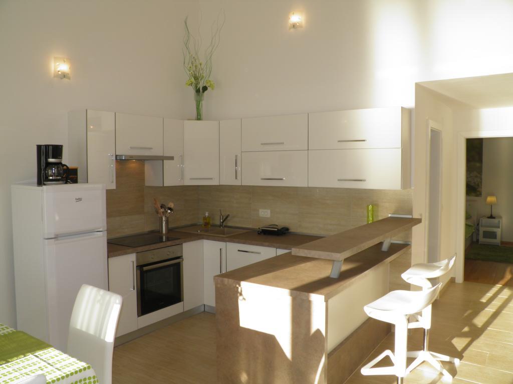 Apartments Perla Dinjiska Bagian luar foto