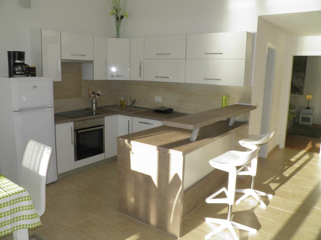 Apartments Perla Dinjiska Bagian luar foto