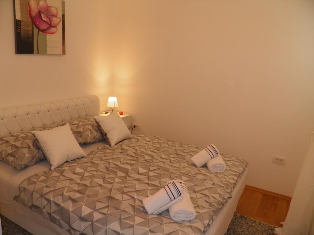 Apartments Perla Dinjiska Bagian luar foto